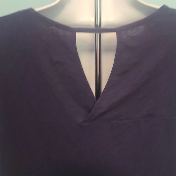 Woman's Top - Picture 4 of 7